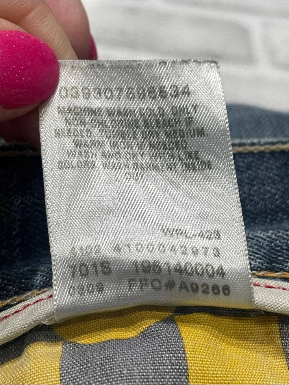 Levi's Men's Faded 514 Blue Slim Straight Jeans. W32 L32. Preowned spots.